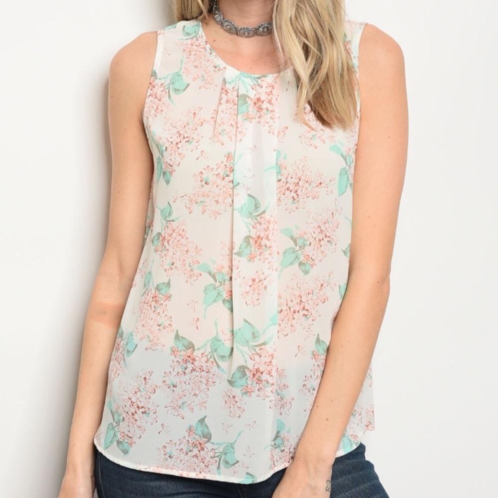 🤩Classic Floral Chiffon Top 🌟